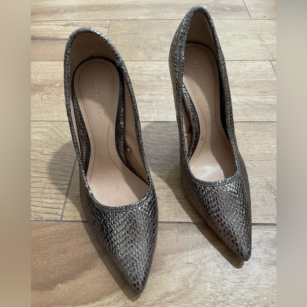 Zara heels that were worn only once! Who will be the lucky new owner ?